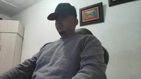 Snapshot of magic_milk23 chatting on October 22, 2025, 5:52 am magic_milk23 online show from October 22, 2025, 5:52 am