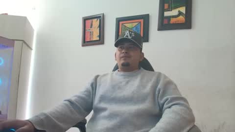 magic_milk23 online show from December 14, 2025, 2:11 pm