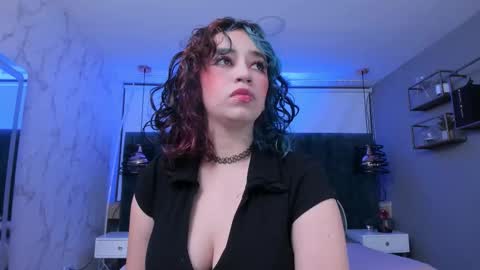 S  online show from October 22, 2025, 8:19 pm