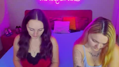 Lili and Bella online show from January 10, 2025, 7:04 am