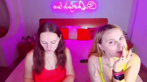Lili and Bella online show from February 5, 2025, 7:39 am