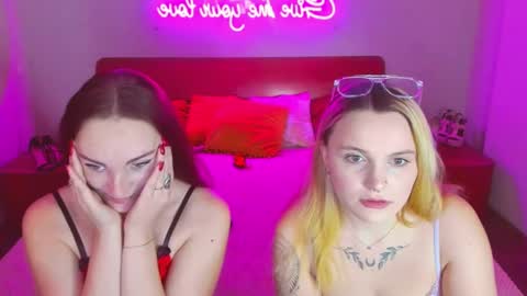 Lili and Bella online show from February 19, 2025, 7:28 am