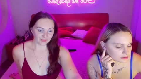 Lili and Bella online show from March 9, 2025, 4:33 pm