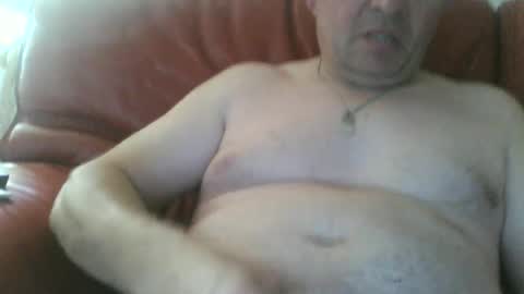 Snapshot of magicman250 chatting on June 25, 2026, 5:28 pm magicman250 online show from June 25, 2026, 5:28 pm