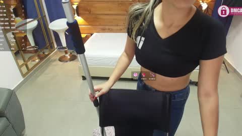 Snapshot of mahia_queen chatting on January 24, 2025, 5:32 pm Dani online show from January 24, 2025, 5:32 pm