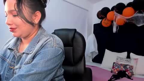 Snapshot of mahra_zoe chatting on October 22, 2025, 10:42 pm Mahra Zoe online show from October 22, 2025, 10:42 pm