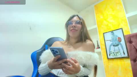 Snapshot of maia_blaze chatting on July 23, 2026, 8:40 pm Maia online show from July 23, 2026, 8:40 pm