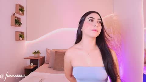 Snapshot of maia_lia_ chatting on October 6, 2025, 6:27 pm MAIA LIA online show from October 6, 2025, 6:27 pm