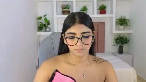Maiaa Ruiz  online show from May 12, 2026, 1:30 pm