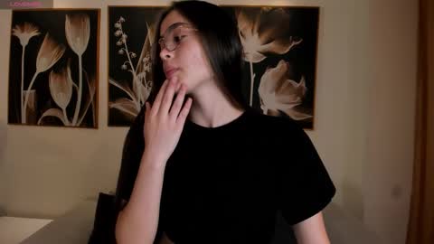  Maia  online show from October 26, 2025, 4:24 pm