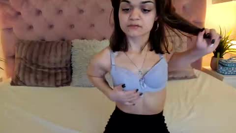 Snapshot of maiamini chatting on February 18, 2025, 9:53 pm Maia online show from February 18, 2025, 9:53 pm