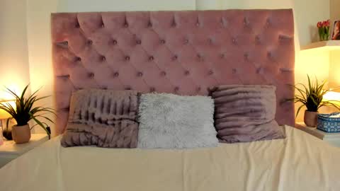 Snapshot of maiamini chatting on February 25, 2025, 9:02 pm Maia online show from February 25, 2025, 9:02 pm