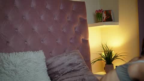 Snapshot of maiamini chatting on September 13, 2025, 7:35 pm Maia online show from September 13, 2025, 7:35 pm