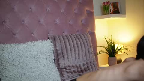 Snapshot of maiamini chatting on October 21, 2025, 8:20 pm Maia online show from October 21, 2025, 8:20 pm