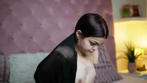 Snapshot of maiamini chatting on October 29, 2025, 10:33 pm Maia online show from October 29, 2025, 10:33 pm