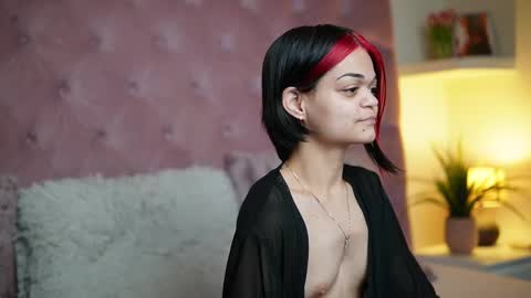  Maia  online show from December 14, 2025, 8:57 pm