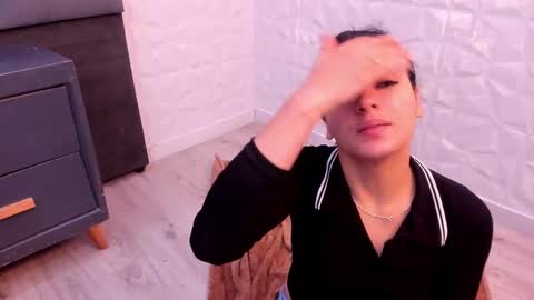 Maia  online show from October 19, 2025, 1:34 pm