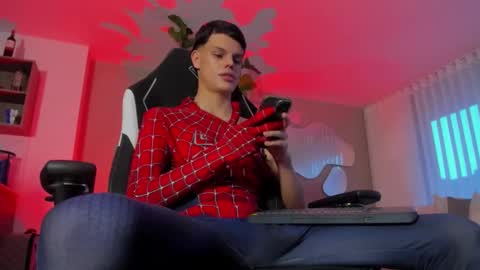 MAICOL  online show from October 31, 2025, 10:44 pm