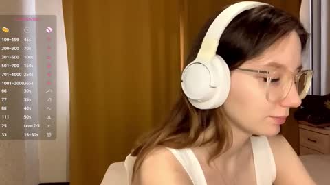 Elina online show from October 15, 2025, 9:31 am