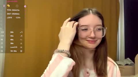 Elina online show from October 24, 2025, 8:33 am