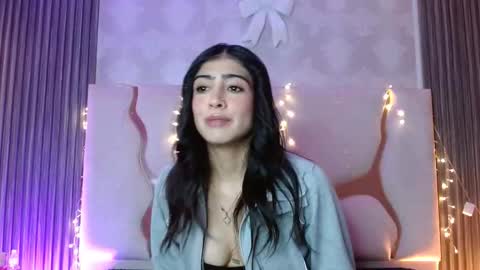 maiily_tay online show from December 19, 2025, 12:12 pm