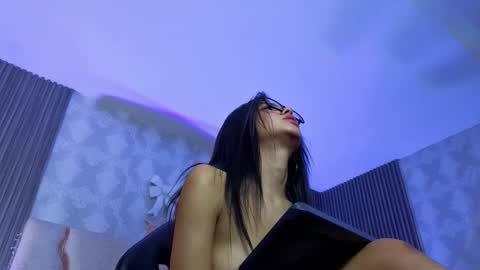 maiily_tay online show from March 8, 2026, 2:10 pm