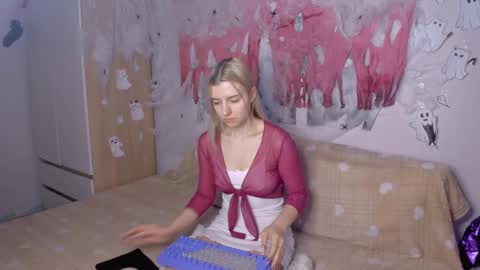Your kitty online show from December 10, 2024, 3:09 am