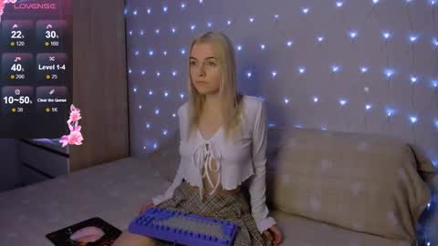 Your kitty online show from September 19, 2025, 3:45 pm