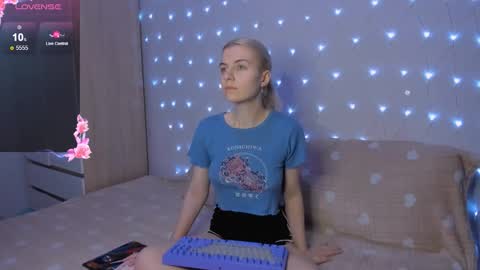 Your kitty online show from November 18, 2025, 3:38 pm