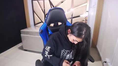 Snapshot of maily_a_ chatting on December 16, 2025, 3:55 am Maily online show from December 16, 2025, 3:55 am