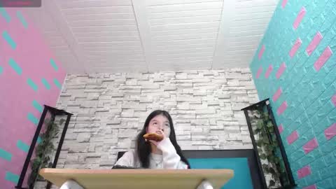 Snapshot of maily_can chatting on September 22, 2025, 12:29 pm  MAILY CAN  online show from September 22, 2025, 12:29 pm