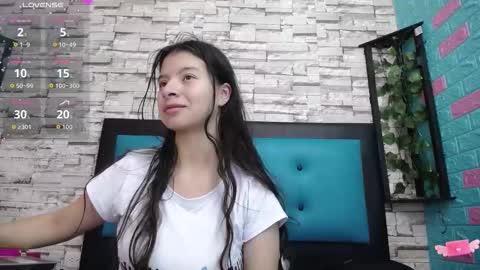 Snapshot of maily_can chatting on October 1, 2025, 12:44 pm  MAILY CAN  online show from October 1, 2025, 12:44 pm