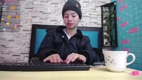 Snapshot of maily_can chatting on October 4, 2025, 12:25 pm  MAILY CAN  online show from October 4, 2025, 12:25 pm