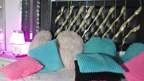 mailyn_gold online show from March 3, 2026, 11:38 am