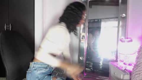 mailyn_gold online show from May 8, 2026, 11:59 am