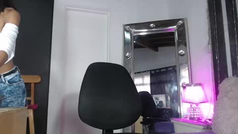 mailyn_gold online show from May 23, 2026, 11:58 am