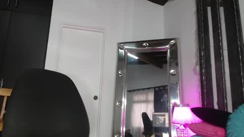 mailyn_gold online show from May 25, 2026, 11:38 am