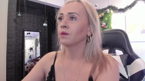 Snapshot of mailyn_jung_ chatting on January 4, 2025, 11:11 am Carolina Barrantes Munera online show from January 4, 2025, 11:11 am