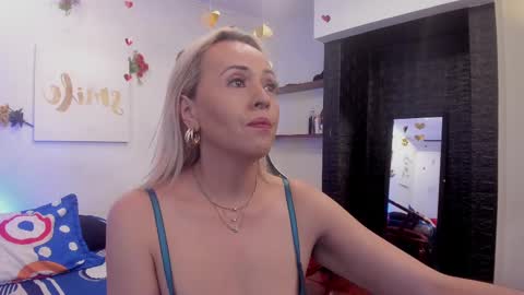 Snapshot of mailyn_jung_ chatting on February 10, 2025, 11:25 am Carolina Barrantes Munera online show from February 10, 2025, 11:25 am