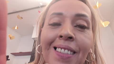 Snapshot of mailyn_jung_ chatting on February 12, 2025, 2:43 pm Carolina Barrantes Munera online show from February 12, 2025, 2:43 pm