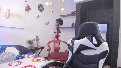 Snapshot of mailyn_jung_ chatting on February 15, 2025, 12:01 pm Carolina Barrantes Munera online show from February 15, 2025, 12:01 pm