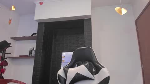 Snapshot of mailyn_jung_ chatting on February 17, 2025, 3:09 pm Carolina Barrantes Munera online show from February 17, 2025, 3:09 pm
