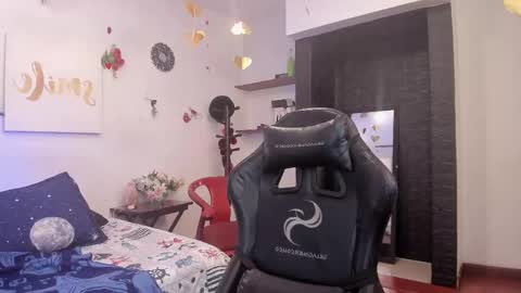 Snapshot of mailyn_jung_ chatting on March 6, 2025, 11:36 am Carolina Barrantes Munera online show from March 6, 2025, 11:36 am