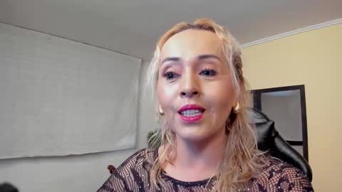 Snapshot of mailyn_jung_ chatting on September 12, 2025, 11:21 am Carolina Barrantes Munera online show from September 12, 2025, 11:21 am