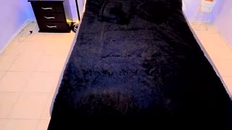 MAITE STONE1 online show from November 11, 2025, 3:17 am