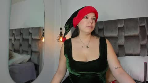 Snapshot of maitemarshall chatting on December 24, 2024, 10:11 am Maite online show from December 24, 2024, 10:11 am