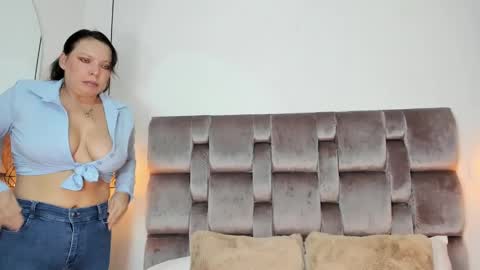 Snapshot of maitemarshall chatting on December 26, 2024, 10:05 am Maite online show from December 26, 2024, 10:05 am