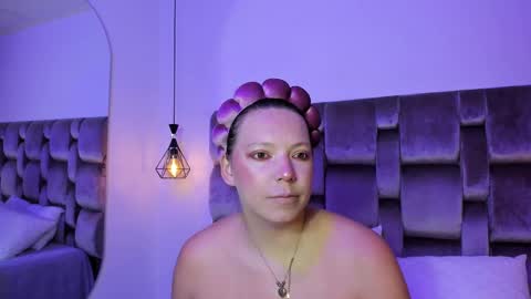Snapshot of maitemarshall chatting on February 17, 2025, 10:07 am Maite online show from February 17, 2025, 10:07 am