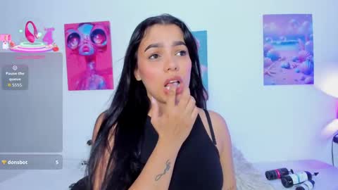 Snapshot of maithe_022 chatting on September 25, 2025, 7:17 pm mai  online show from September 25, 2025, 7:17 pm
