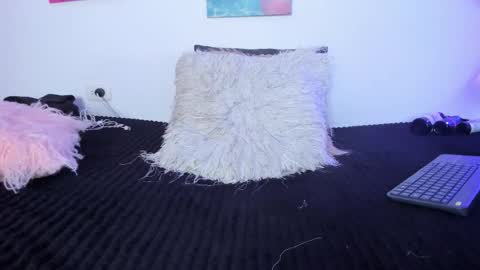 Snapshot of maithe_022 chatting on October 17, 2025, 7:16 pm mai  online show from October 17, 2025, 7:16 pm
